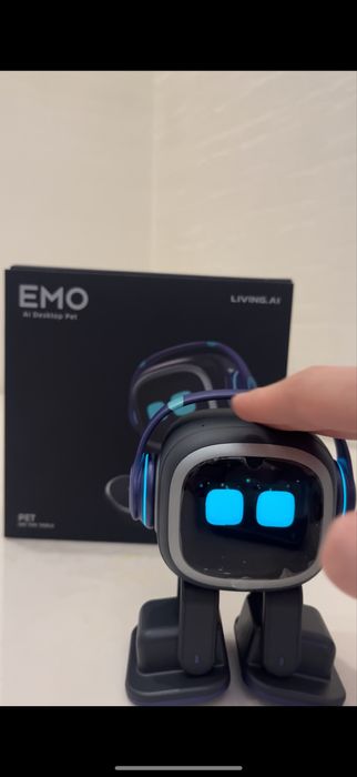 Робот Emo c ChatGPT