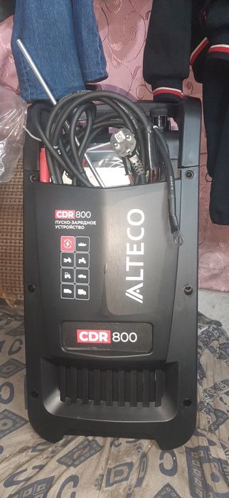 Пусковой зарядний авто