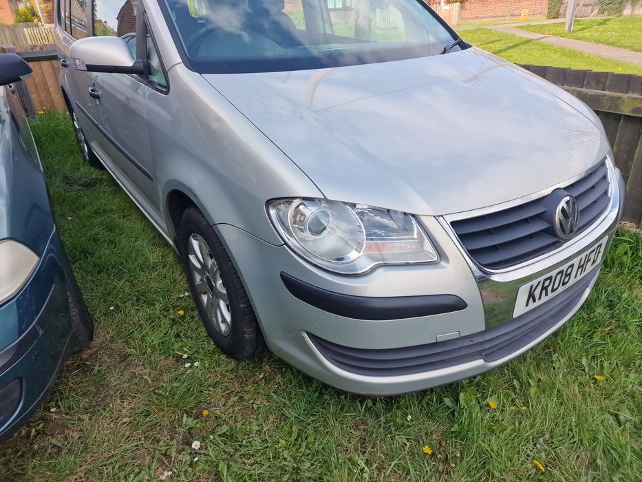 Dezmembrez Volkswagen Touran 1.6mpi fsi 1.9tdi 2.0tdi