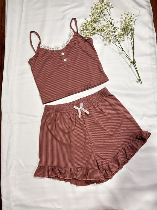 Женская пижама (одежда для дома)