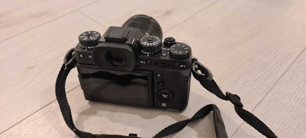 Fujifilm X-T2 + Obiectiv 18-55mm f/2.8-4 + Rucsac Lowepro Tahoe BP 150