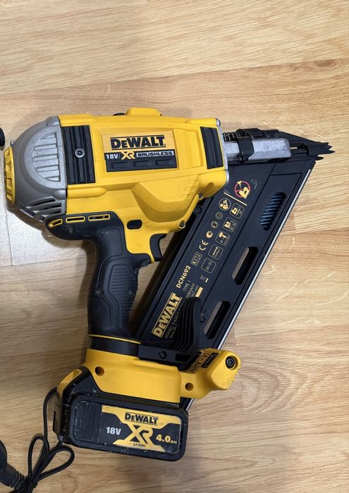 Такер Dewalt DCN692