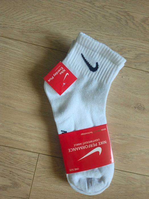 Бели чорапи Nike 38-45 средна височина Mid
