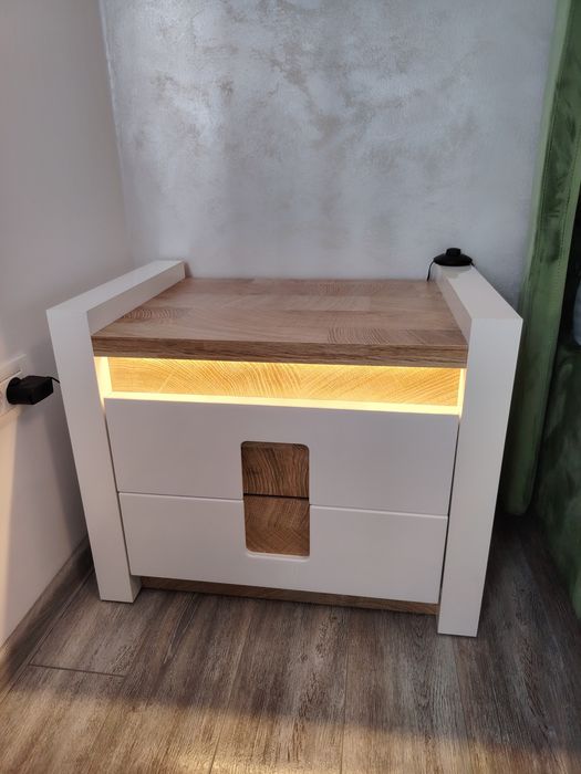 Set 2 noptiere, comodă și dulap haine