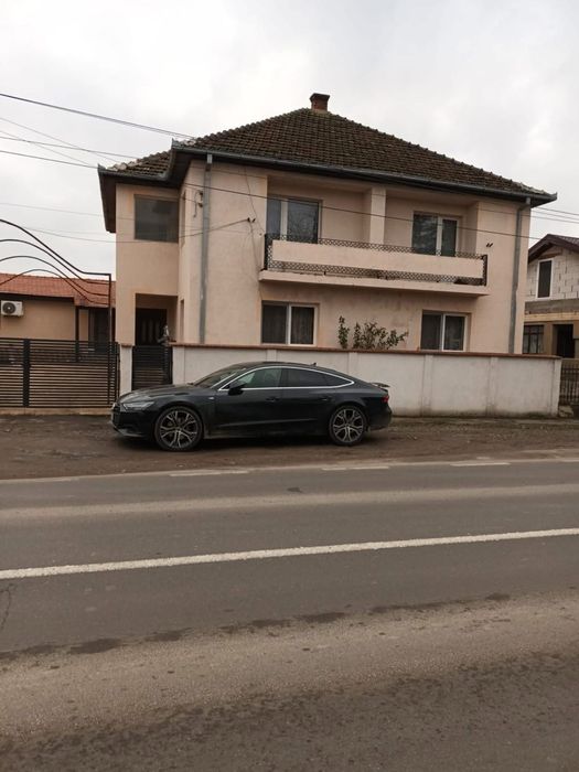 Ofer spre vanzare,proprietate situata in Jud. Satu Mare / Odoreu / Centru,langa primarie,scoala, Str Republicii la 5 km de Satu Mare.