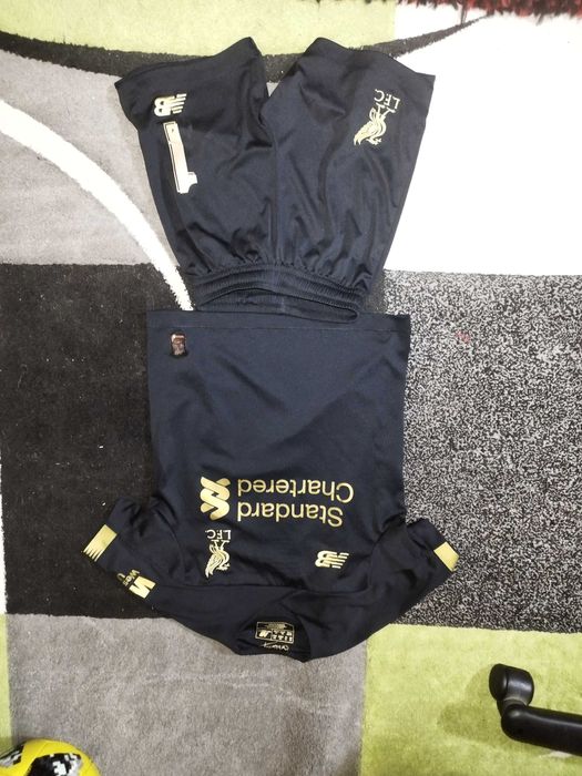 tricou sort echipament complet de copii size 122 liverpool becker #1