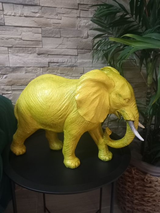 De vânzare statuetă