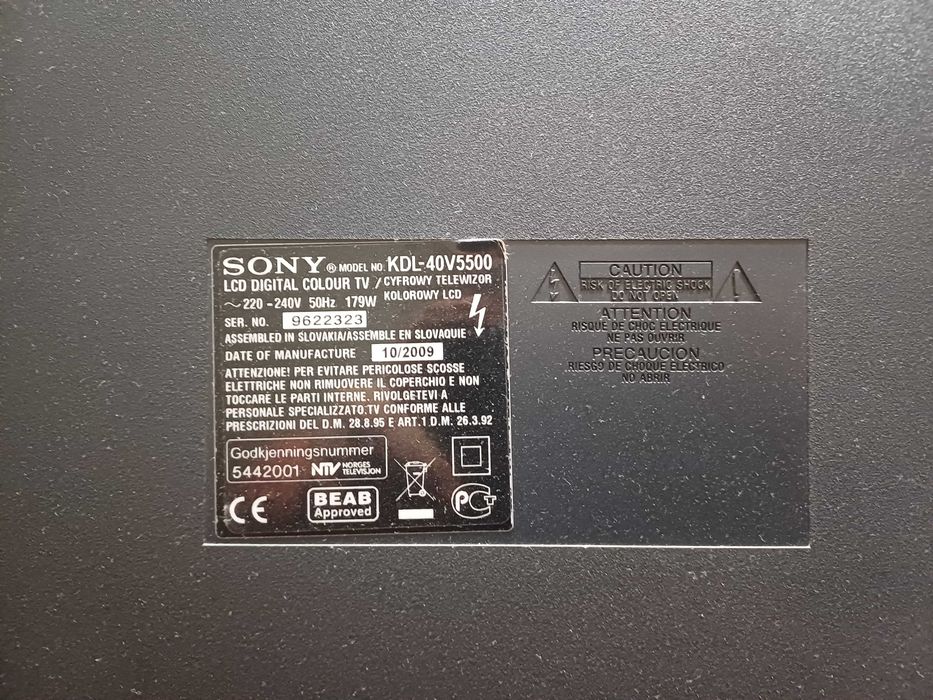 Продавам LED телевизор SONY 40 "