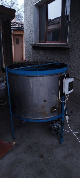 Центрофуга за мед