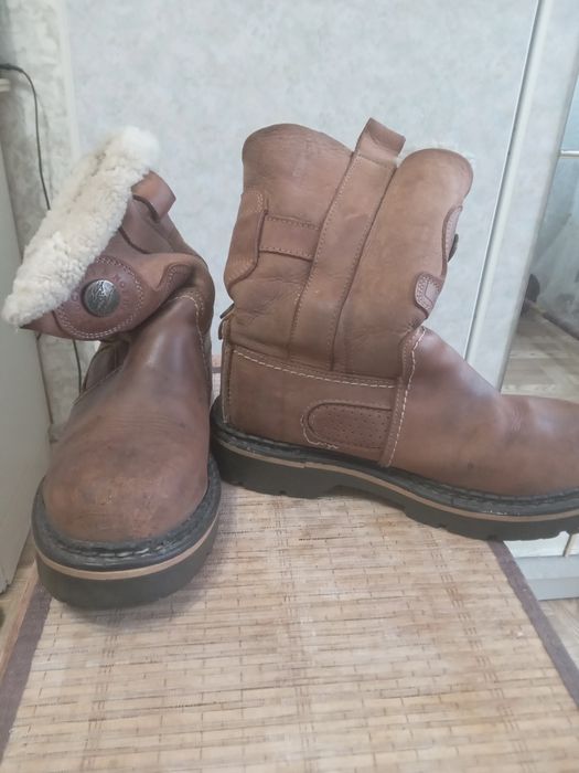 Продам  сапоги-ботинки.