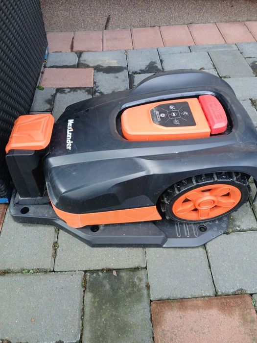 Vand robot tuns gazon