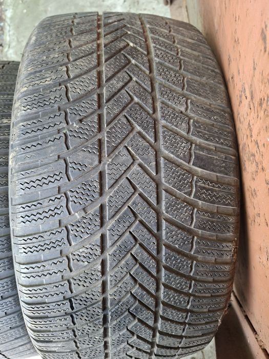 Продам шины 285/40/21 бриджистон