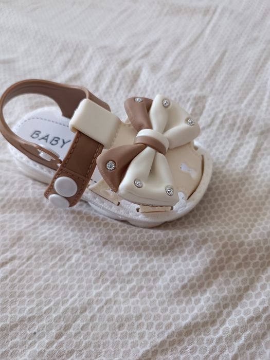 Сандали детские новые