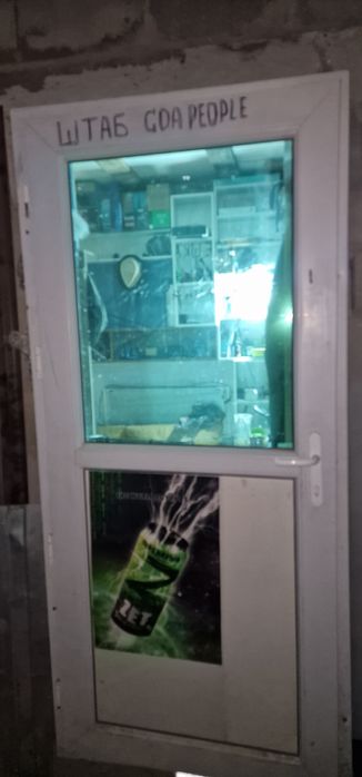 Дверь пластиковая вместе с коробкой