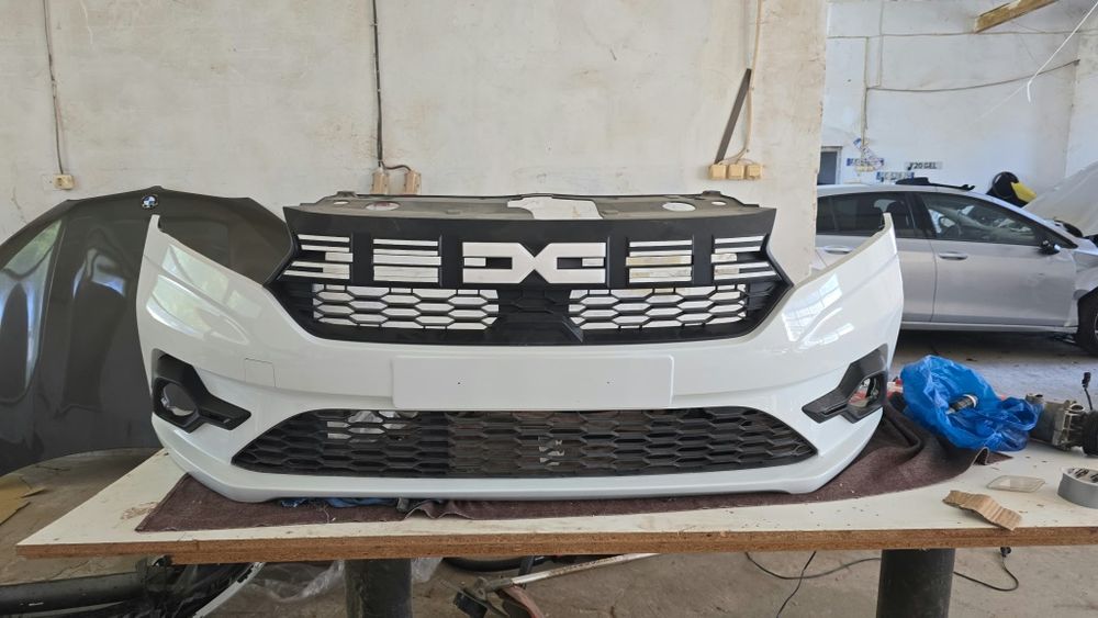 Capota,bară față și aripi Dacia Logan 3