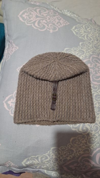 Шапки отдам за вкусняшку.