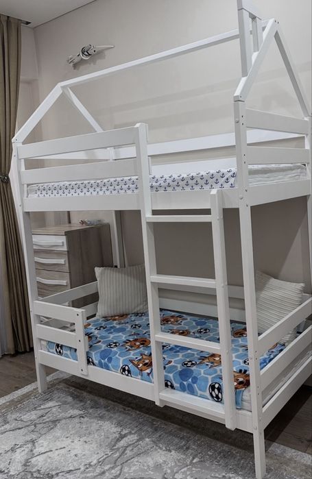 Продам Двухярусную Кровать,