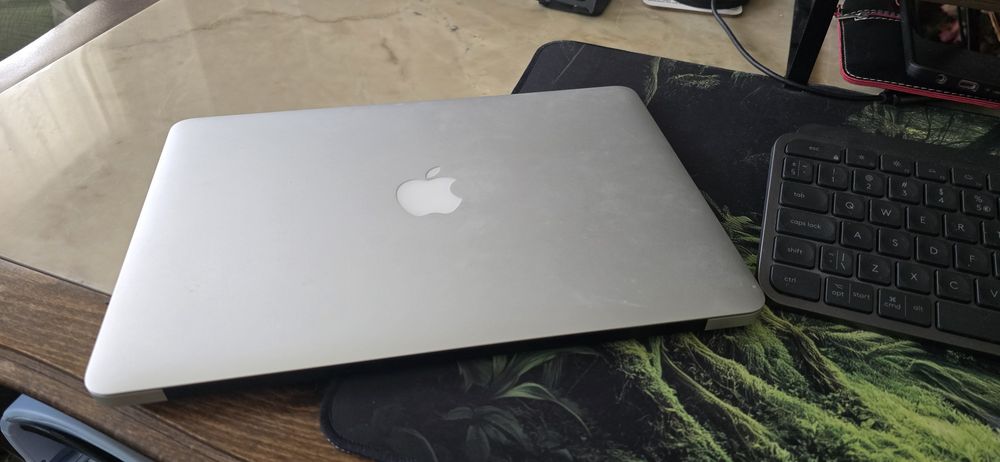 MacBook Air 13 inch 2014 A1466 256GB – Отлично състояние, Windows 10