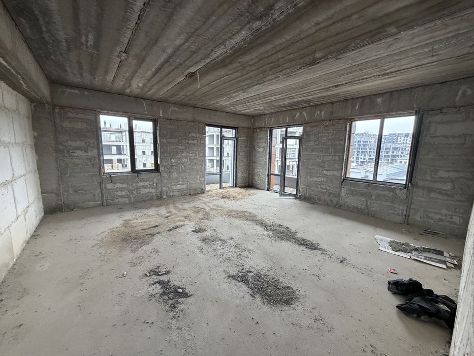 Эко сити 5 этаж 3 х ком 130м2 с балконом срочно продаётся