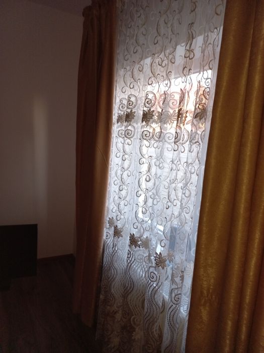 Vând 2 modele de draperii