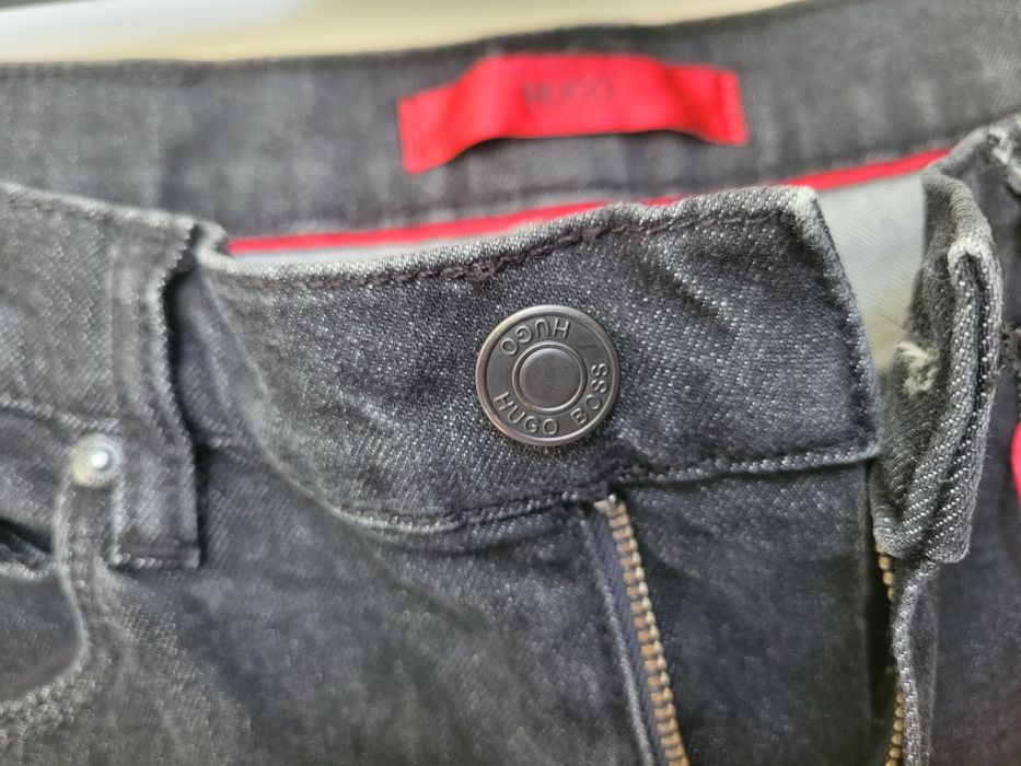 Blugi noi cu eticheta Hugo Boss marimea 32 da merg la S