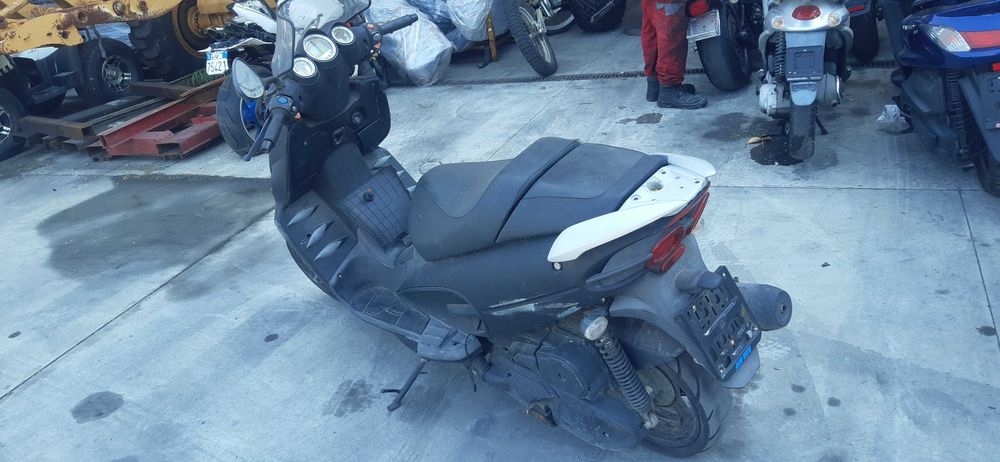 Скутер Малагути Ф12-макси(Malaguti F12 Maxi 125 )-На части