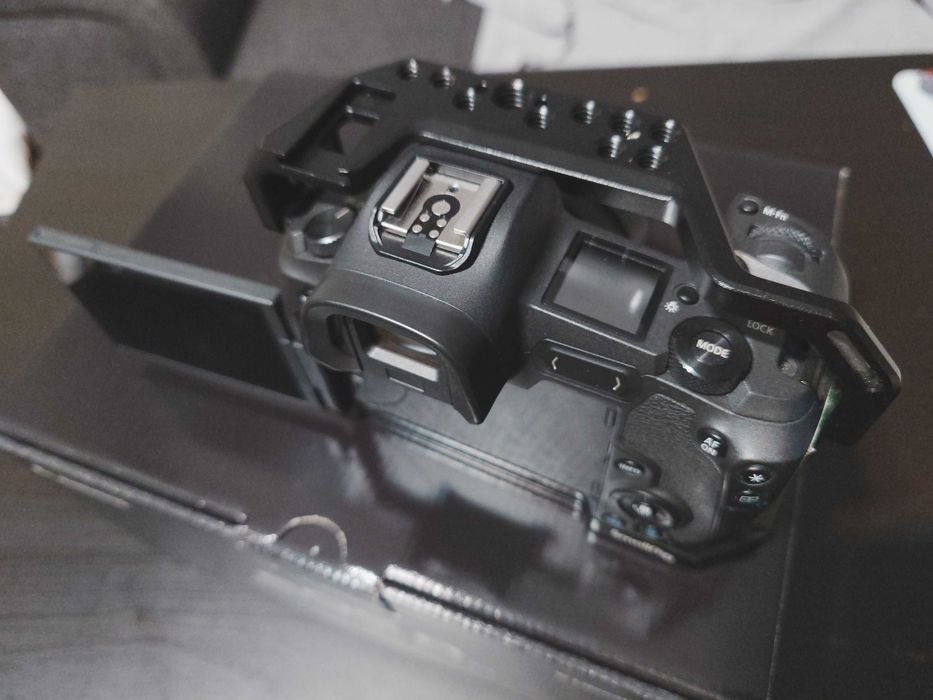 Продавам Canon EOS R + клетка и аксесоари