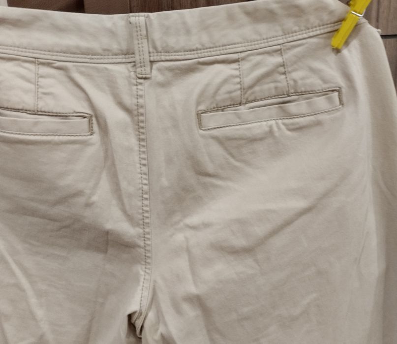 Дамски панталон с ниска талия.