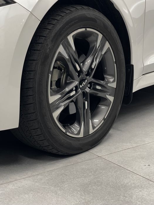 Kia K5  1.5L turbo full pozitsa avtomobil sotiladi !