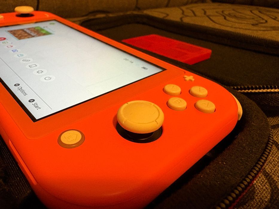 Nintendo Switch Lite – розова + Minecraft + 32 GB карта