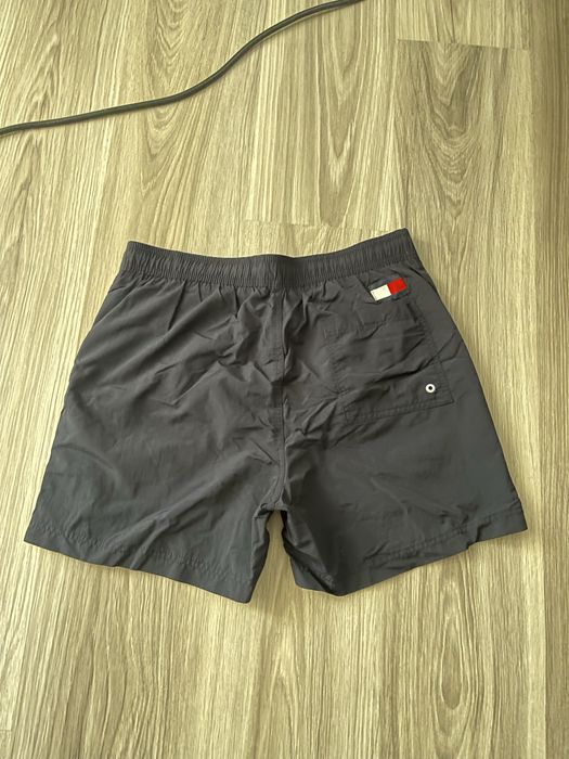 Bermude Calvin Klein si Tommy Hilfiger