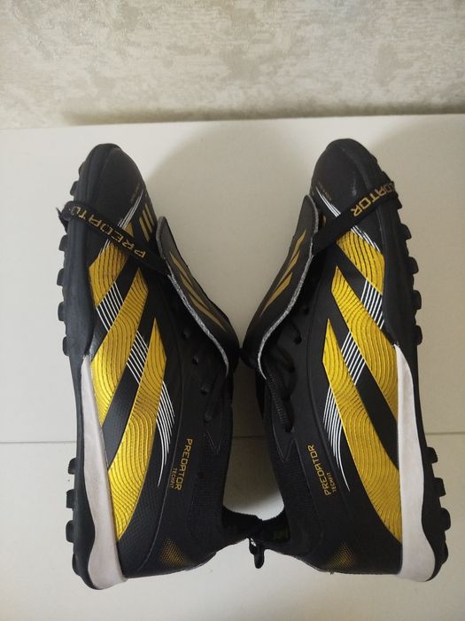 Продаю  сороконожки adidas predator размер 38