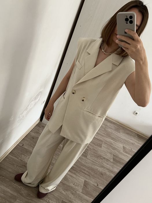 Костюм бежевый на размер с-м