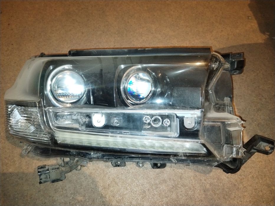 Фара Ланд крузер 200