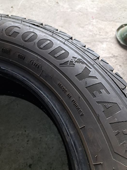 4 anvelope iarnă 215 65 R16C Goodyear