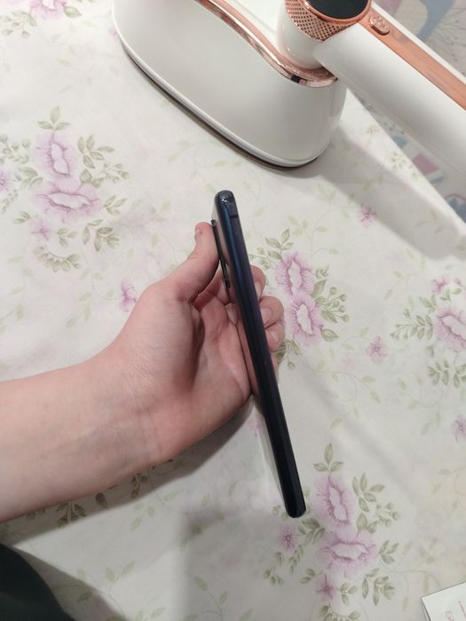 Samsung S20 FE в хорошем состоянии