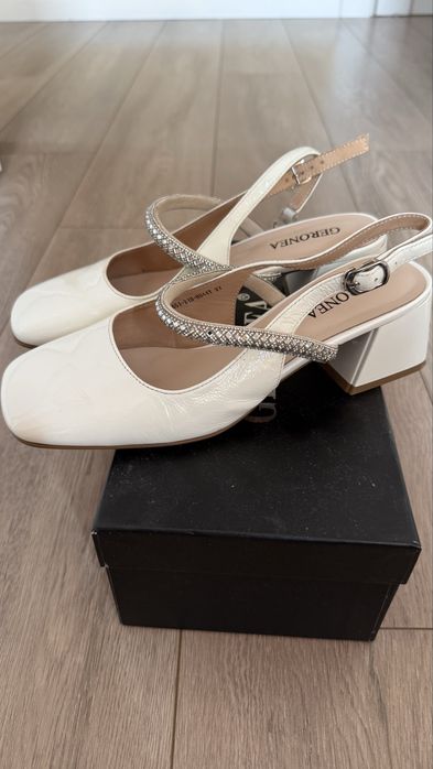 Продам босоножки кожаные