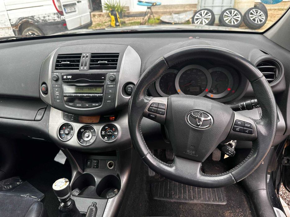 Продава се на части Toyota RAV4 2.2 D-4D 150 к.с. 4x4 - 2010 г.