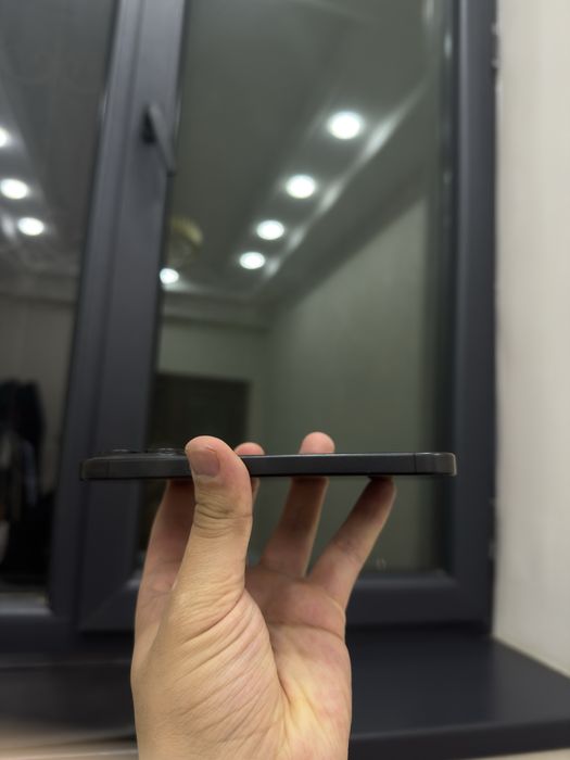 iPhone 15 Pro 256 GB — Black Titanium