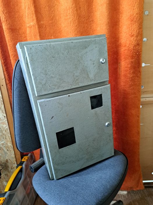 Продавам метално табло