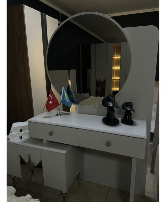 Продаётся спальный гарнитур.