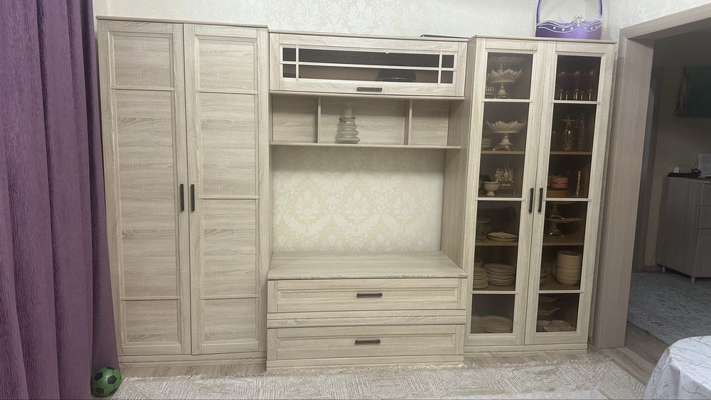 Продаю сервант для гостинной