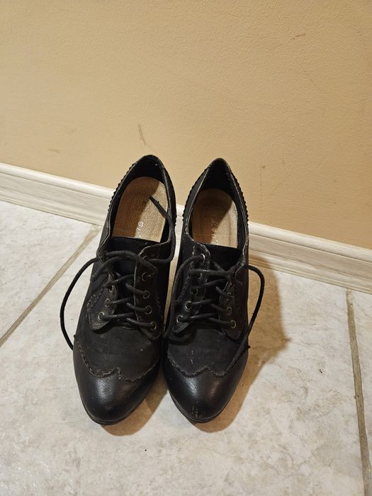 Елегантни обувки на ток