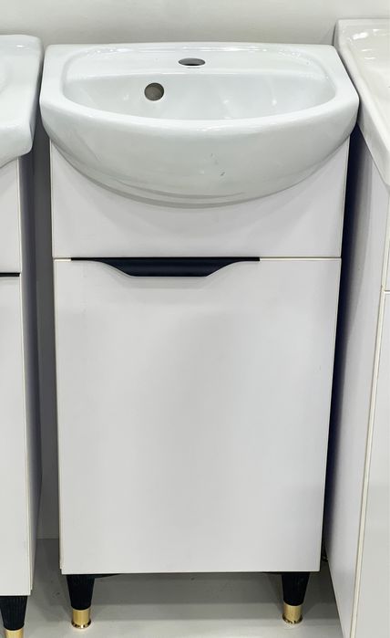 Раковина с шкафом (тумбой) новый (yangi rakvina)
С сифоним доставка ес