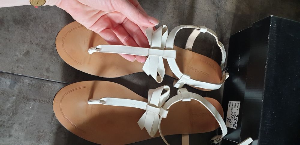 Обувки и сандали