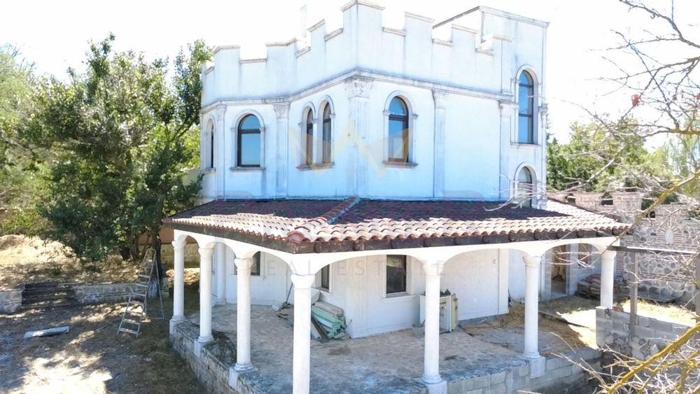 Къща в Варна, област-с.Константиново площ 198 цена 240000