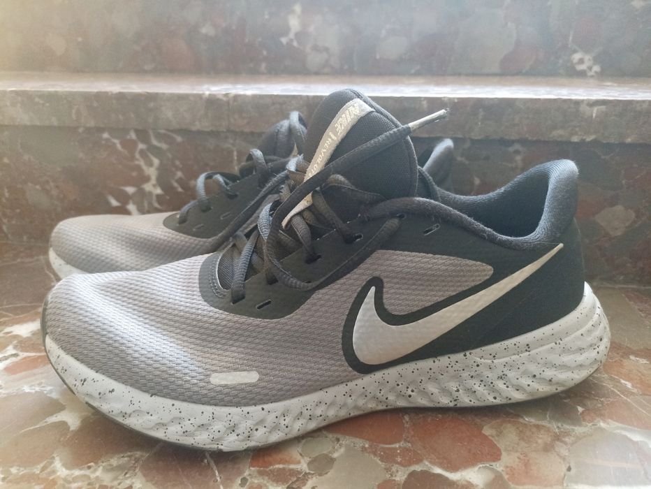 Продавам маратонки NIKE - 40 лв.