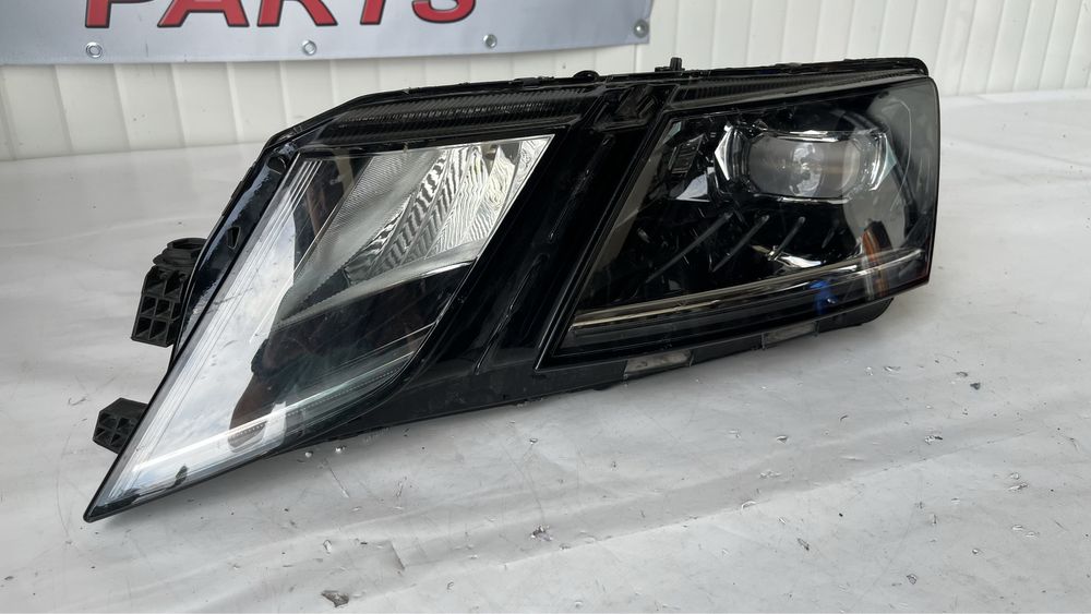 4 броя десен и 2 брой ляв фар Skoda Octavia 3 Facelift 2017-