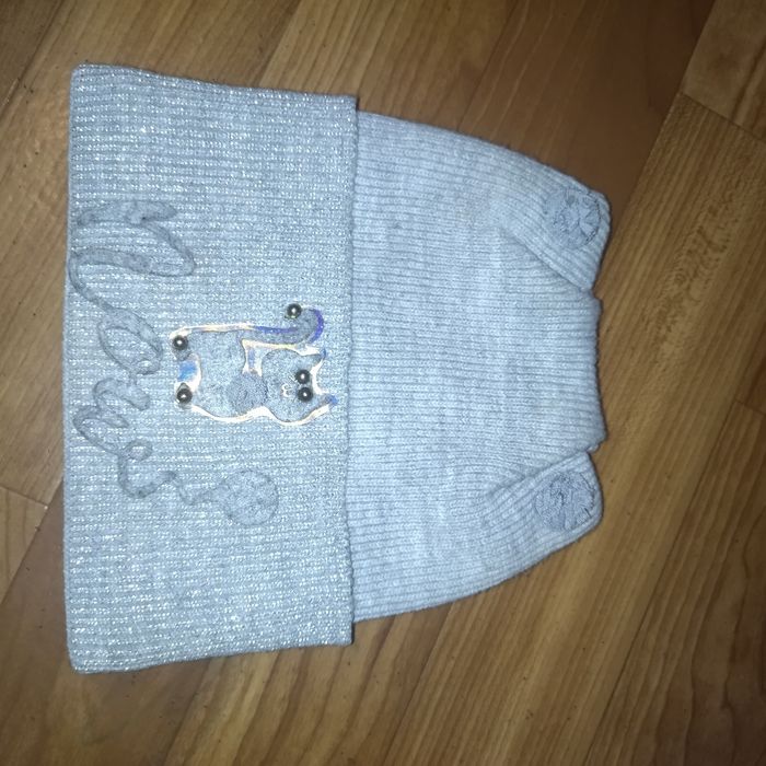 Продам шапки на девочку