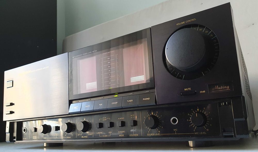 Statie Universum V 4386 – Consum 630W – VU-metre LED – Putere Brută